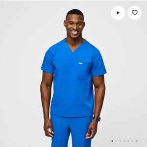 Figs Leon three-pocket scrub top in royal blue